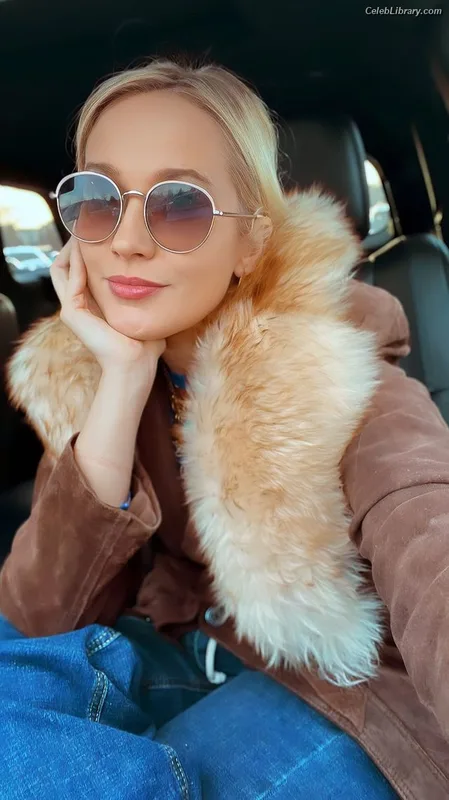 Anna Camp photo 6 of 161