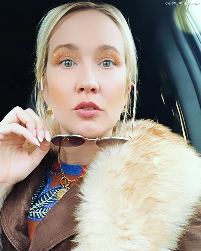 Anna Camp photo 7 of 161