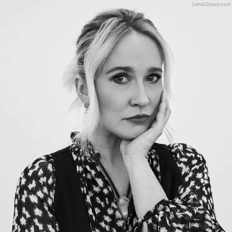 Anna Camp photo 11 of 161