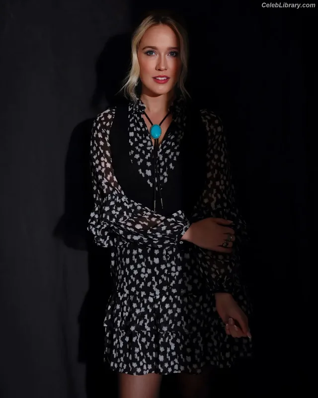 Anna Camp photo 13 of 161