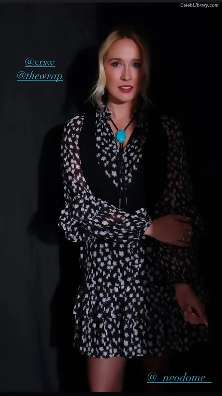 Anna Camp photo 14 of 161