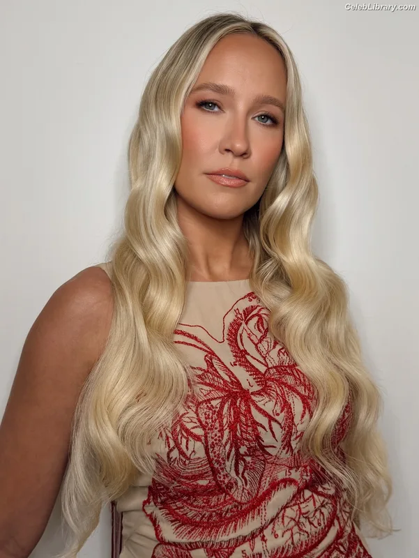 Anna Camp photo 21 of 161