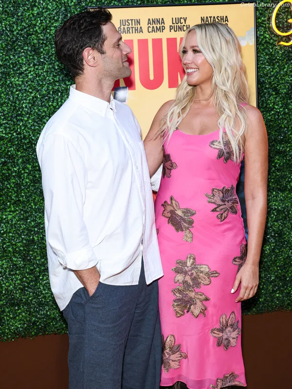 Anna Camp photo 10 of 161