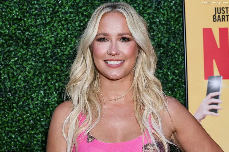 Anna Camp photo 7 of 161