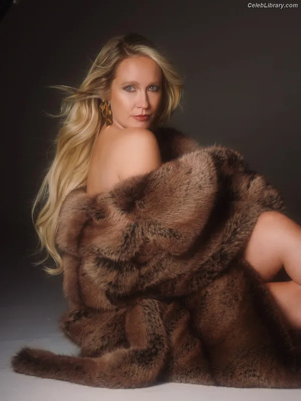 Anna Camp photo 9 of 161