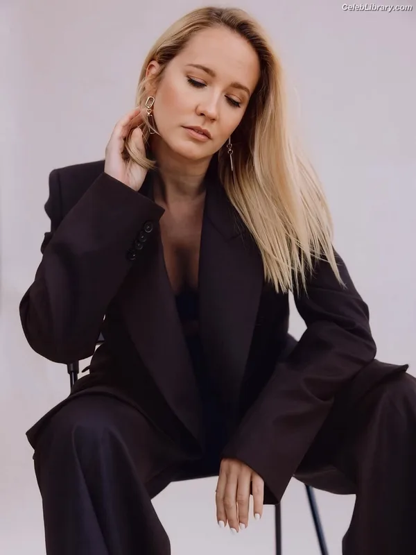 Anna Camp photo 23 of 161