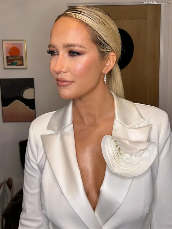Anna Camp photo 5 of 161
