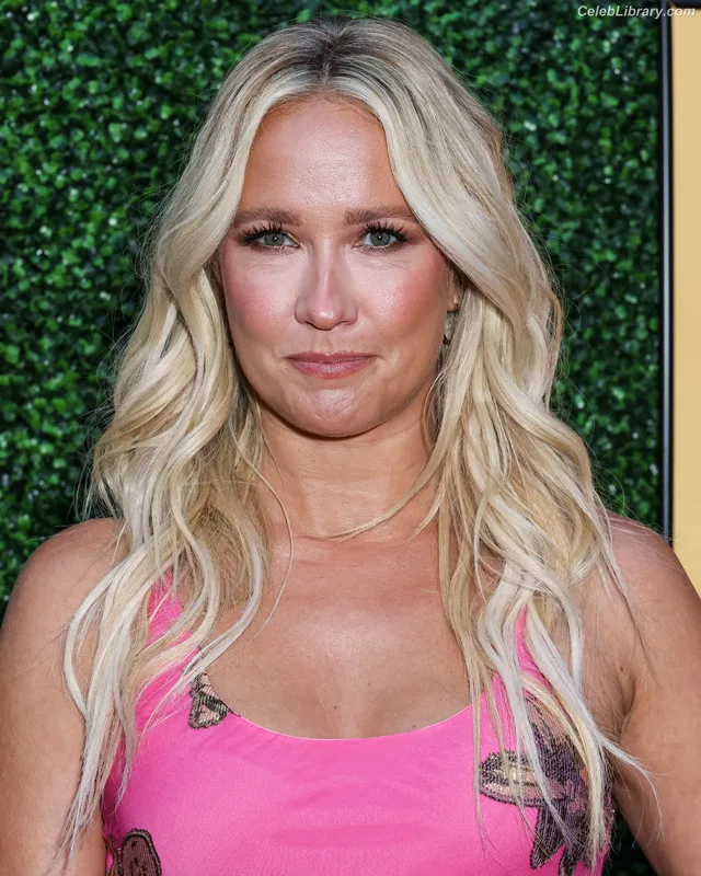 Anna Camp photo 8 of 161