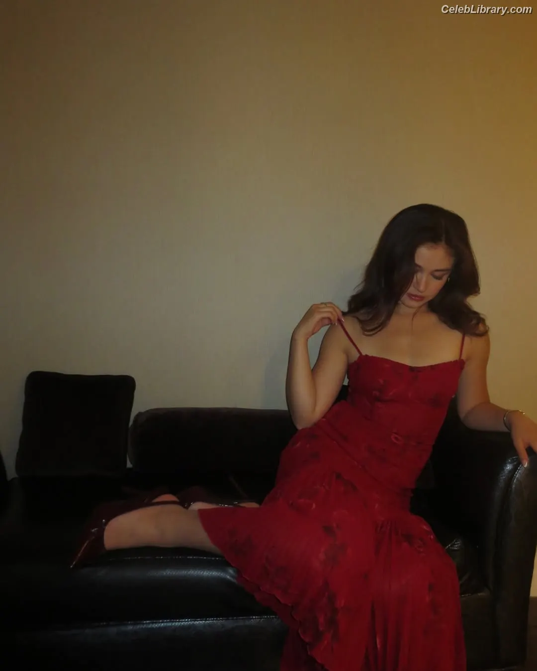 Anna Cathcart photo 4 of 158