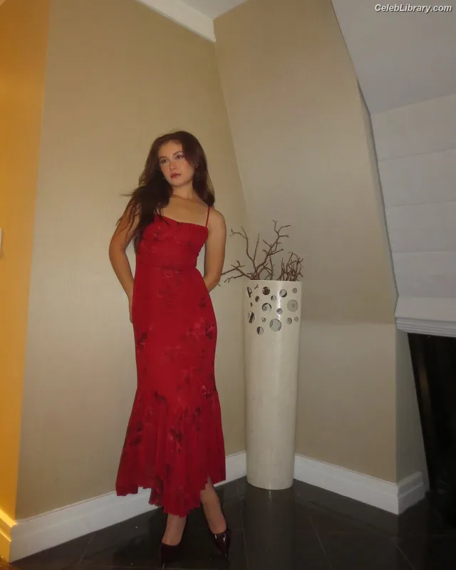 Anna Cathcart photo 5 of 238