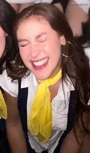 Anna Cathcart photo 12 of 238