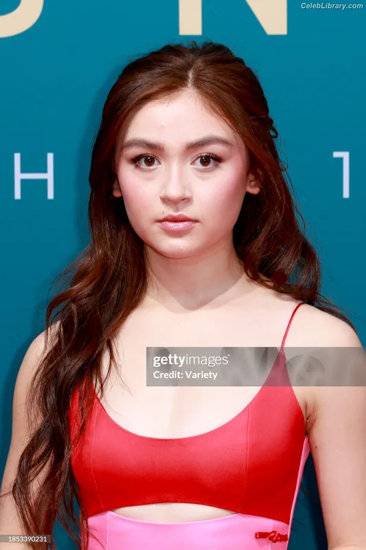 Anna Cathcart photo 24 of 238