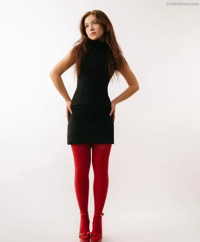 Anna Cathcart photo 19 of 238
