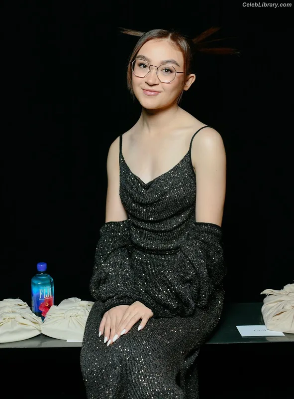 Anna Cathcart photo 21 of 238