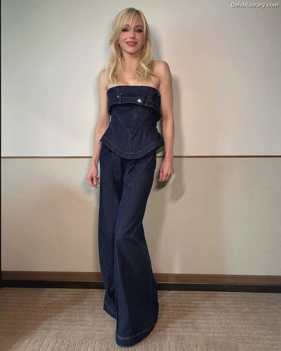 Anna Faris photo 7 of 82