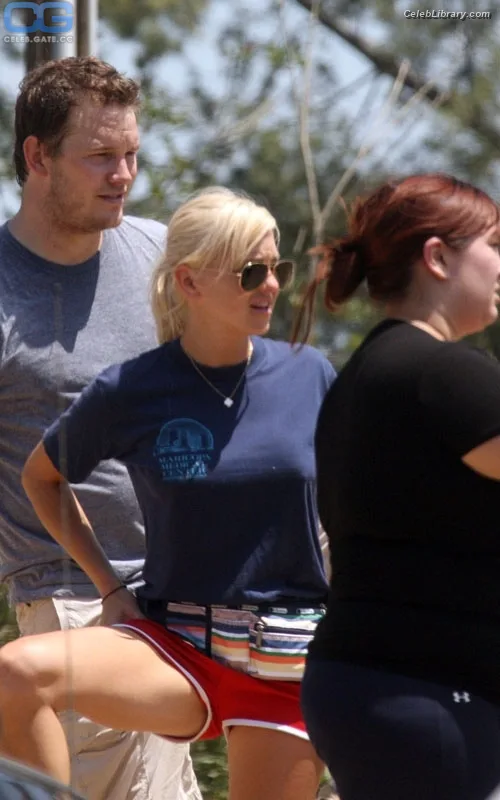 Anna Faris photo 16 of 83