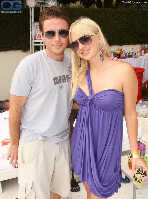Anna Faris photo 24 of 83