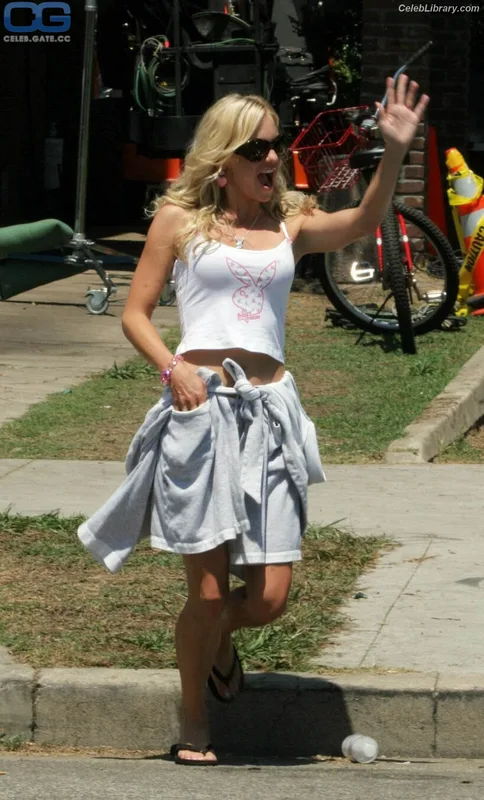 Anna Faris photo 10 of 83