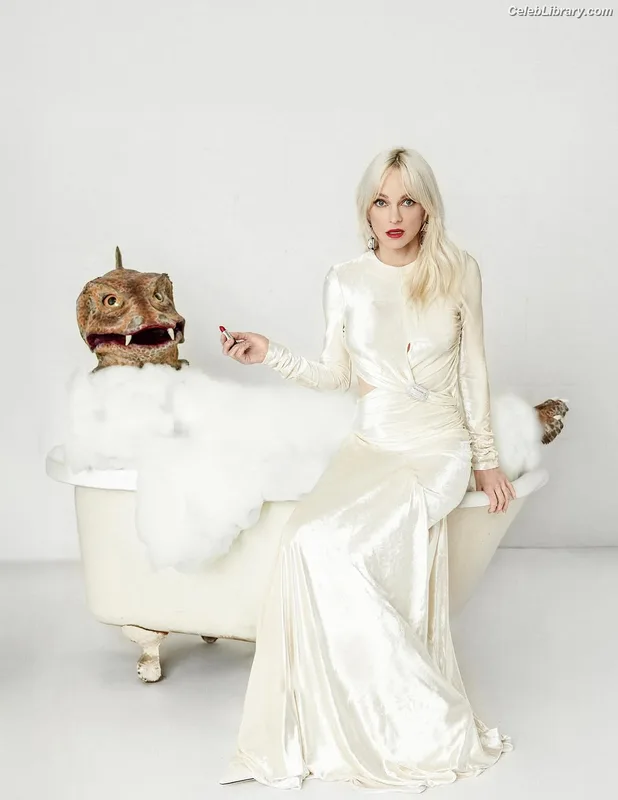 Anna Faris photo 18 of 83