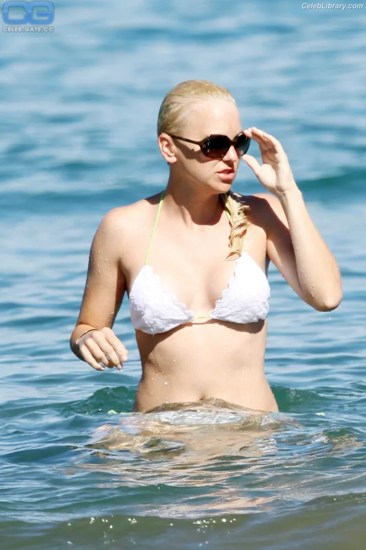 Anna Faris photo 4 of 83