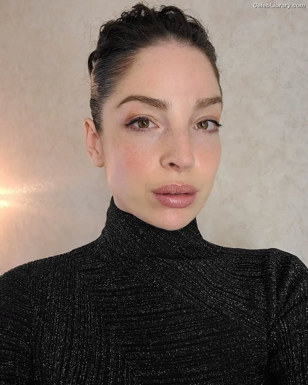 Anna Hopkins photo 6 of 68