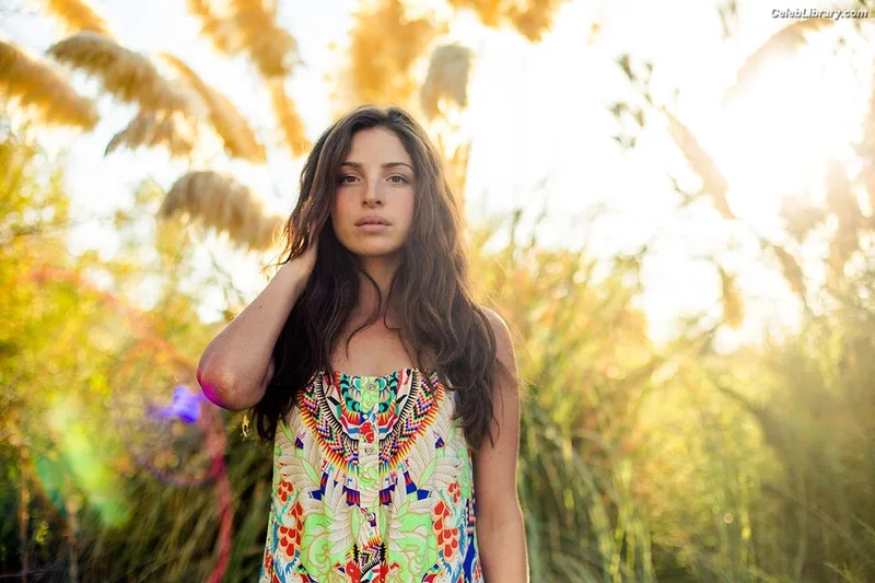 Anna Hopkins photo 4 of 68