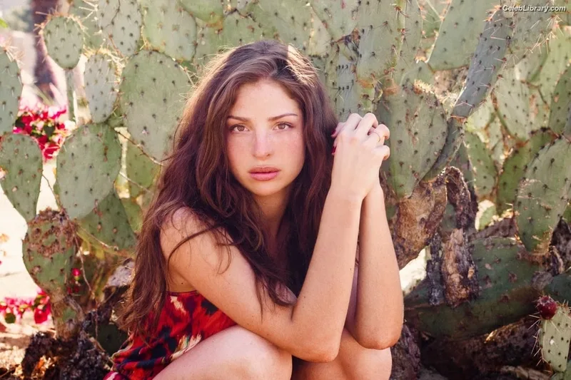 Anna Hopkins photo 7 of 68