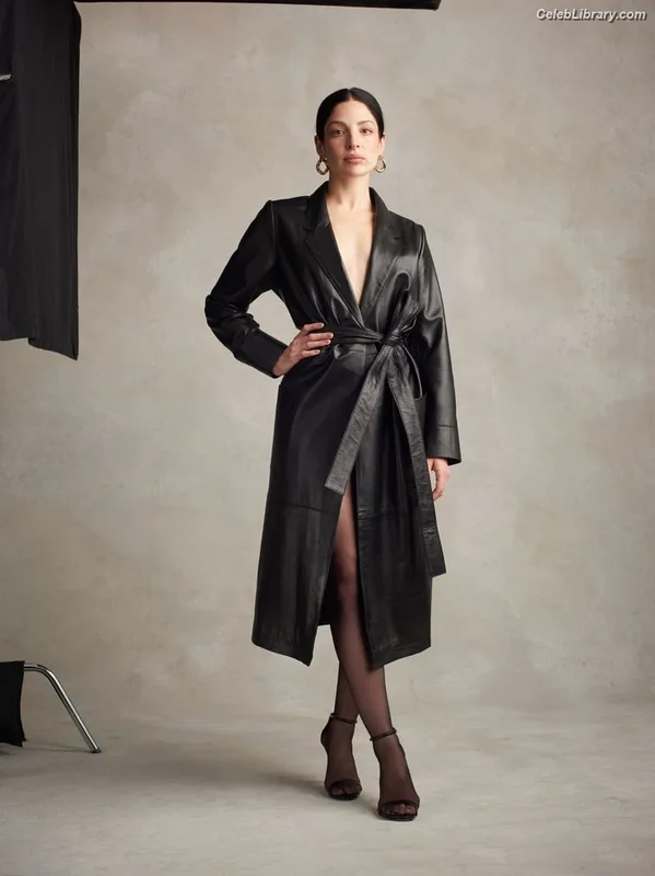 Anna Hopkins photo 4 of 68