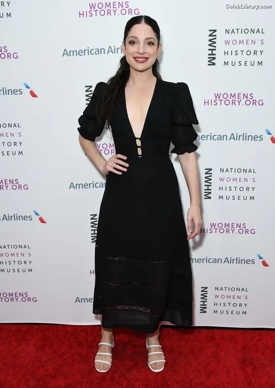 Anna Hopkins photo 5 of 68