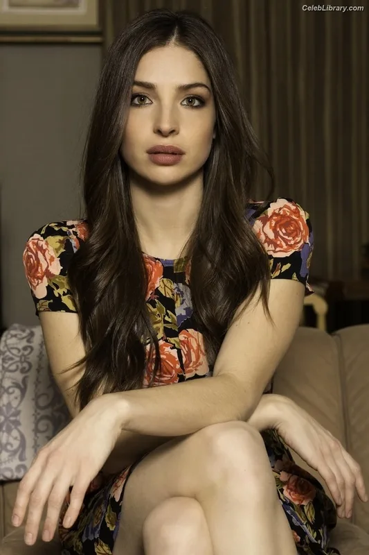 Anna Hopkins photo 8 of 68