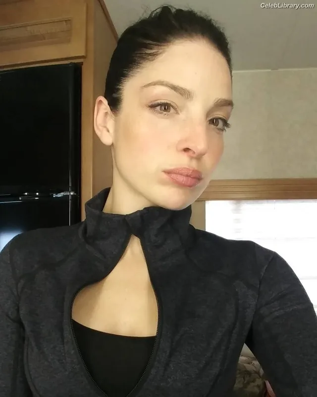Anna Hopkins photo 2 of 68