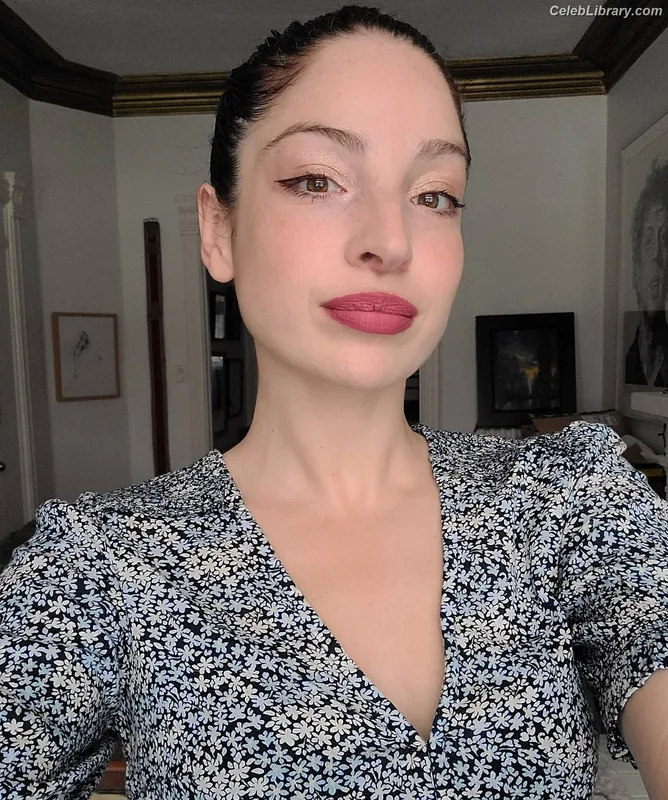 Anna Hopkins photo 3 of 68