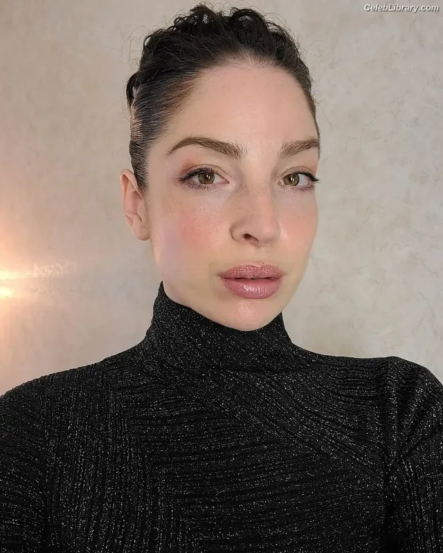 Anna Hopkins photo 6 of 68