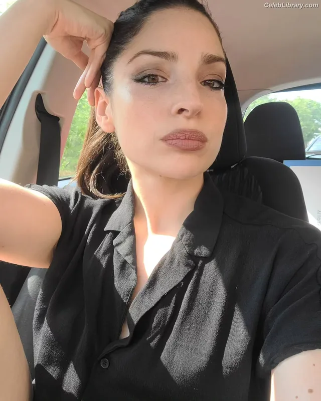 Anna Hopkins photo 11 of 68