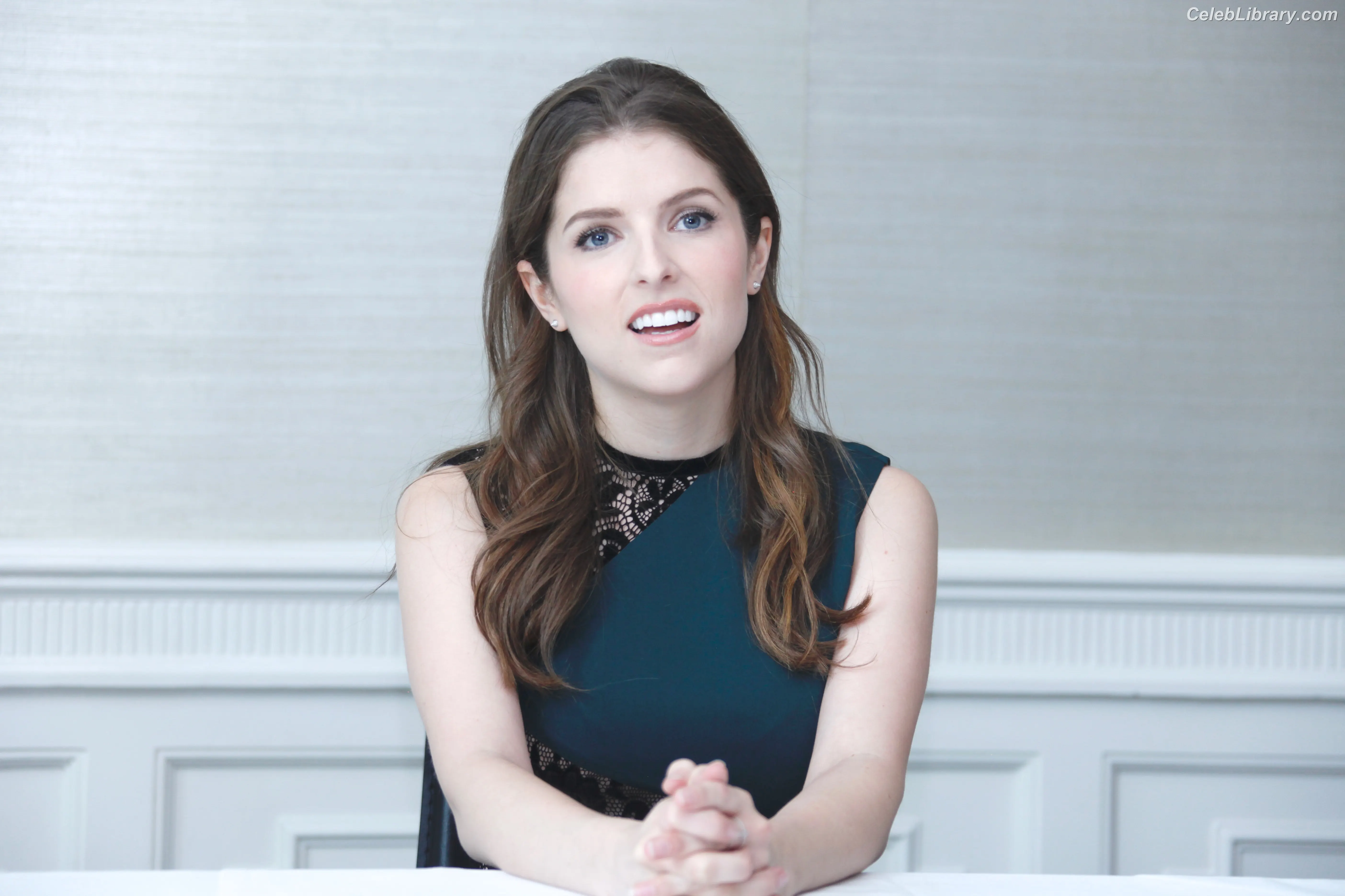 Anna Kendrick photo 1 of 1723