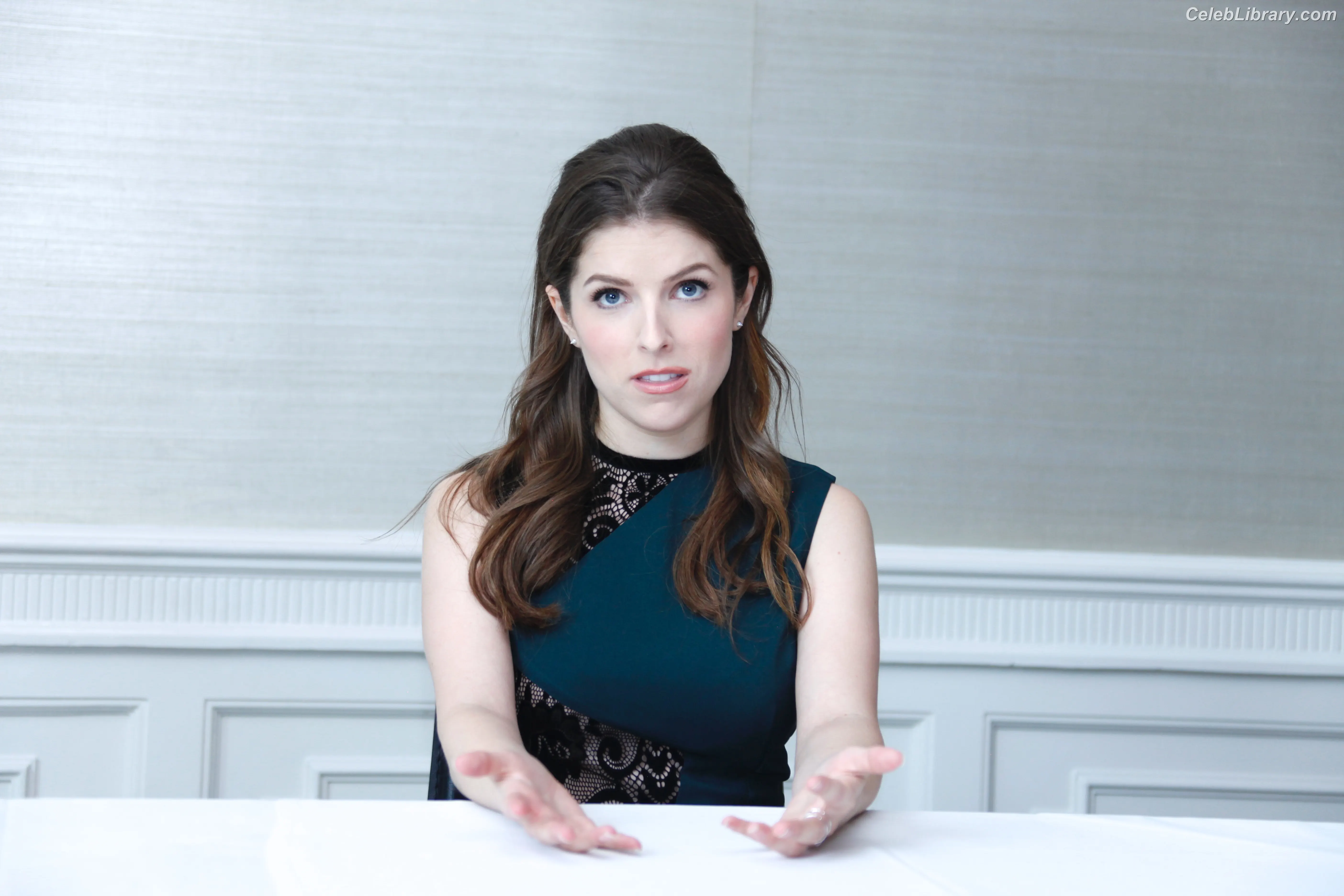 Anna Kendrick photo 21 of 1723