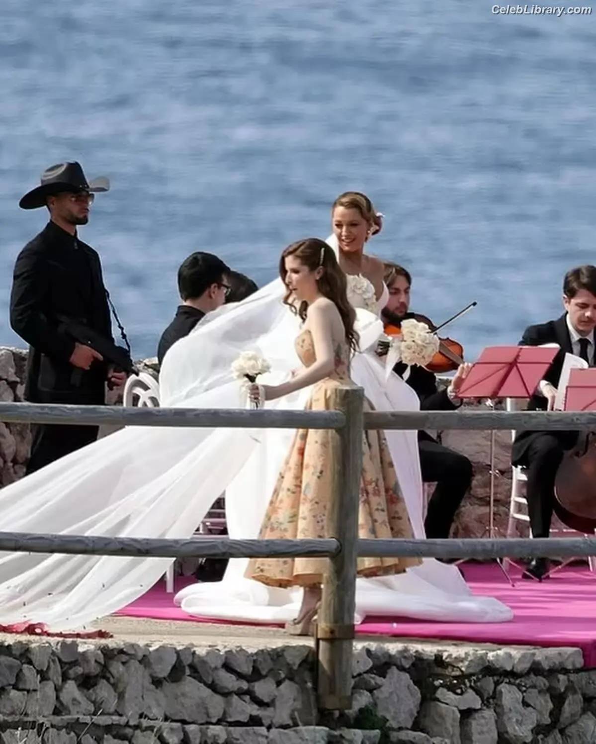 Anna Kendrick photo 2 of 1723