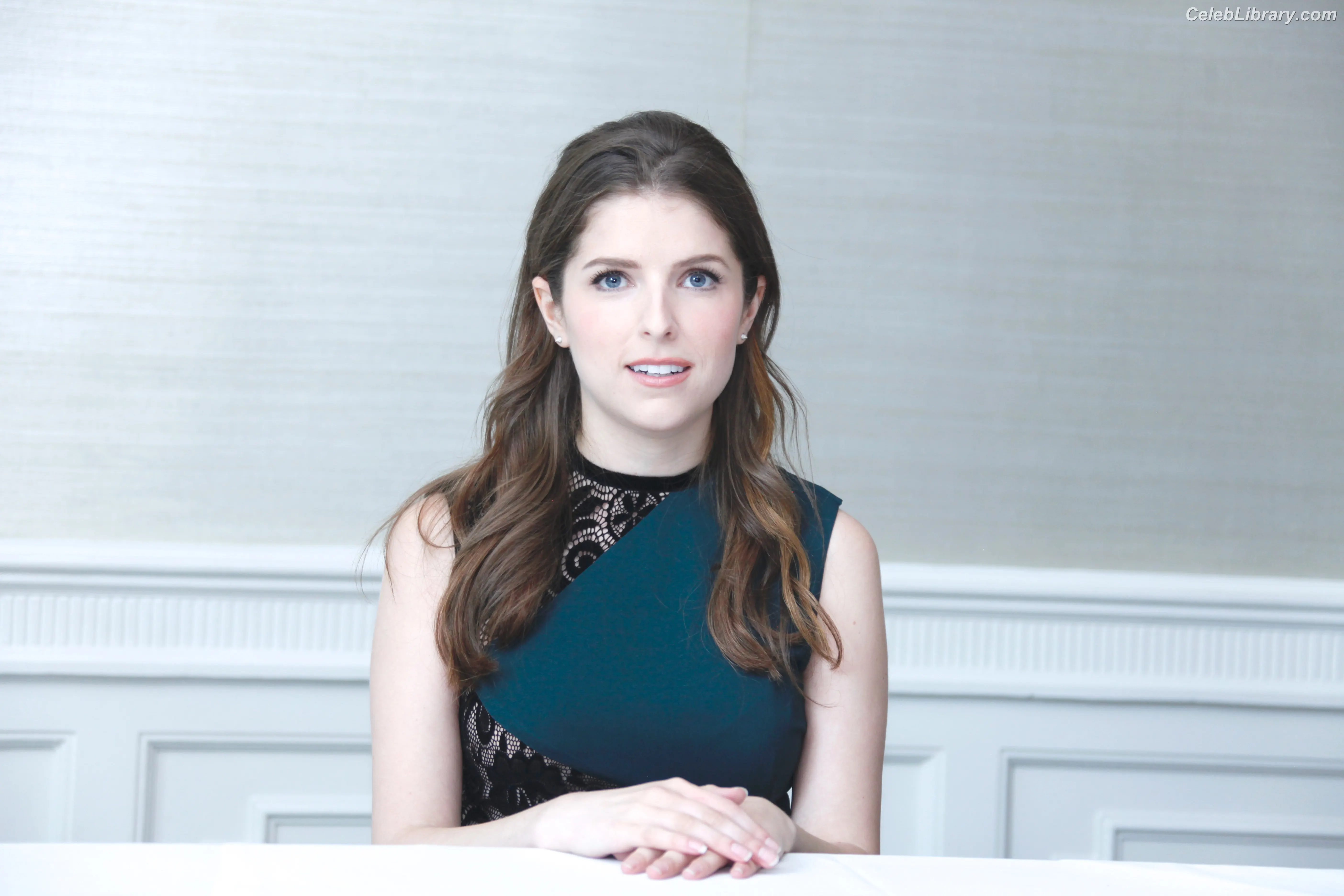 Anna Kendrick photo 12 of 1723