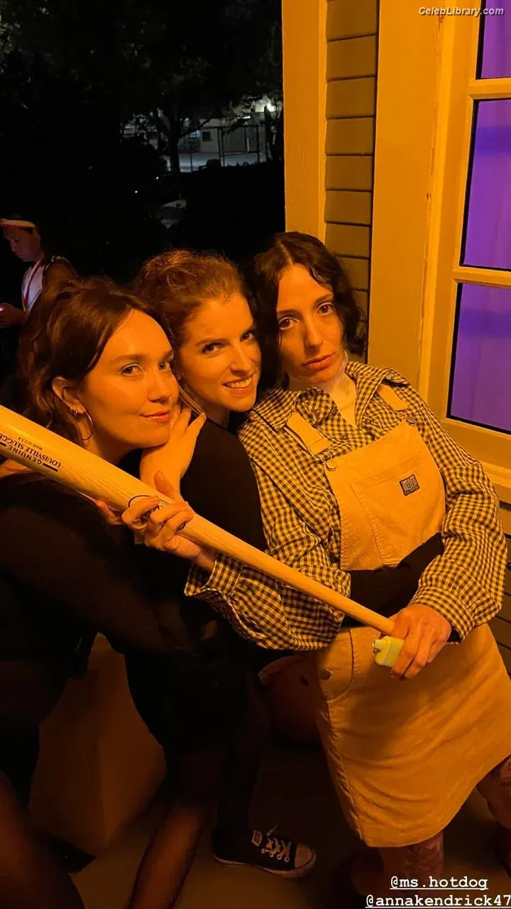 Anna Kendrick photo 20 of 1723