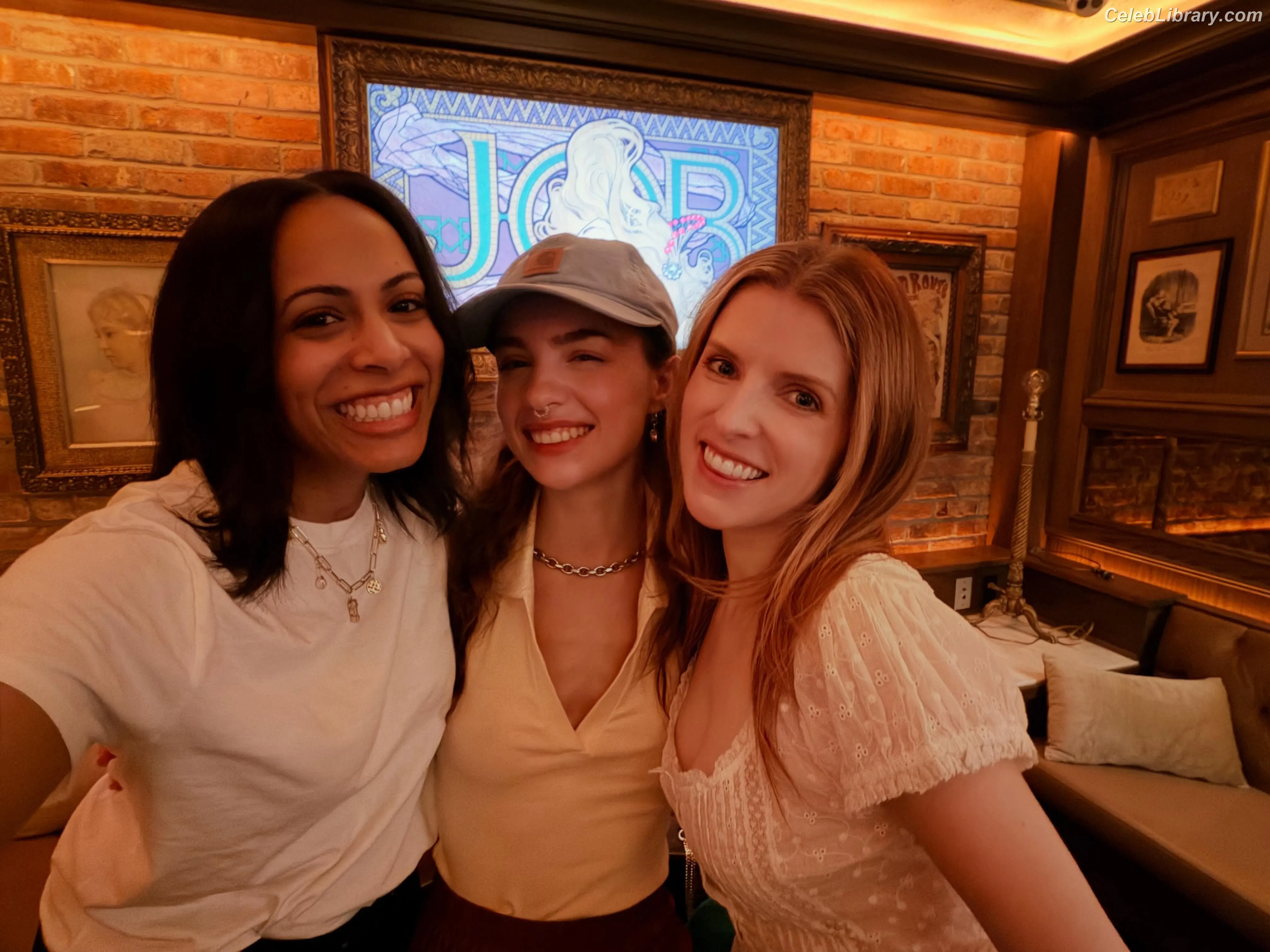 Anna Kendrick photo 13 of 1723