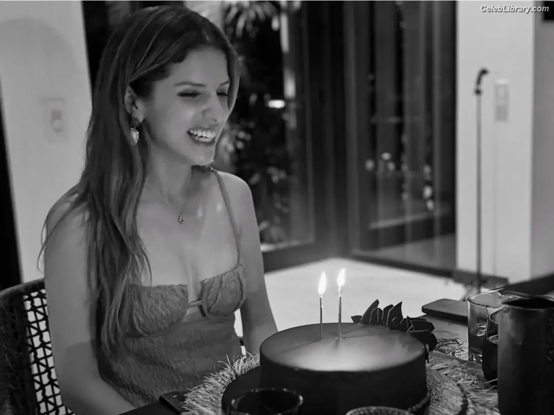 Anna Kendrick photo 17 of 1723