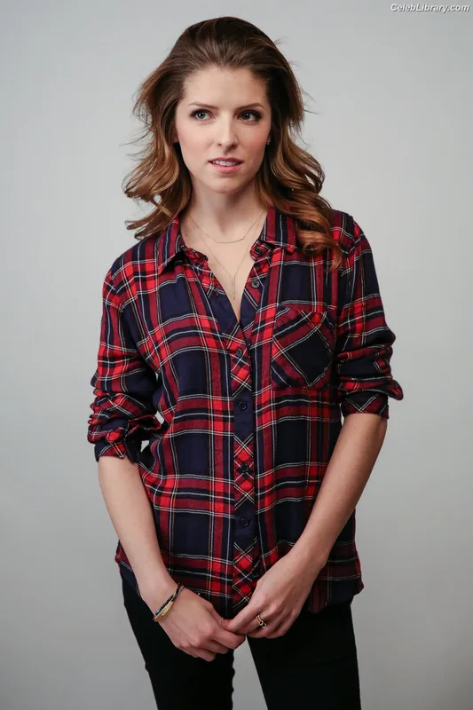 Anna Kendrick photo 6 of 1724