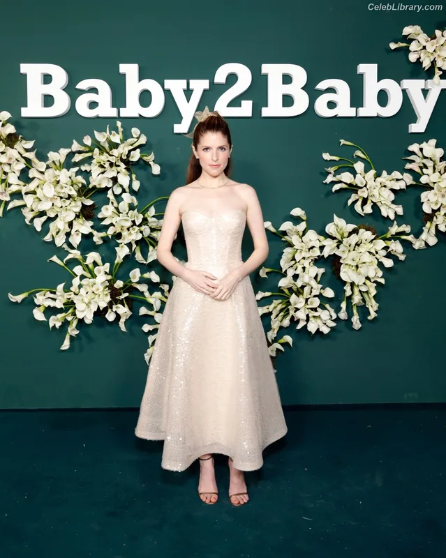 Anna Kendrick photo 1 of 1724