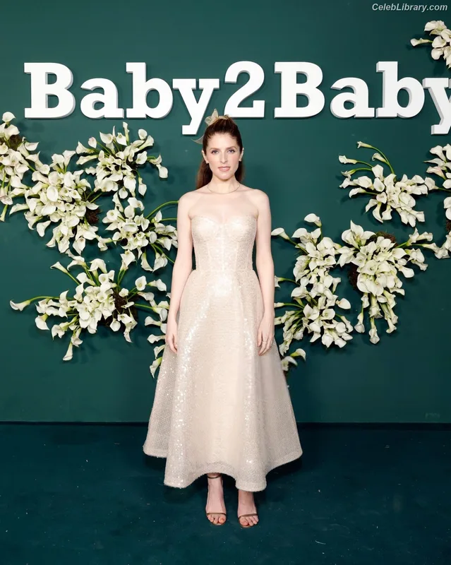 Anna Kendrick photo 3 of 1724
