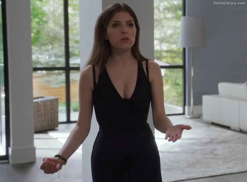 Anna Kendrick photo 1 of 1724