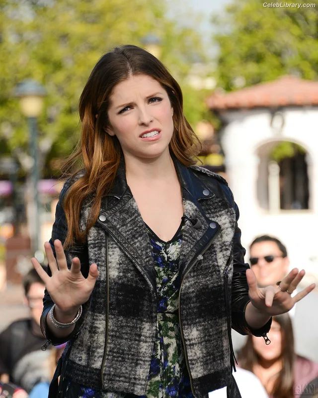 Anna Kendrick photo 7 of 1724