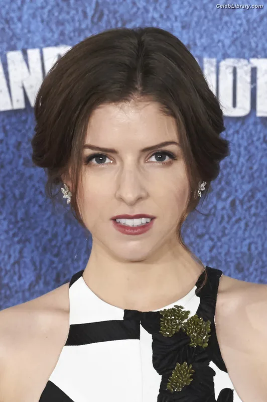 Anna Kendrick photo 7 of 1724