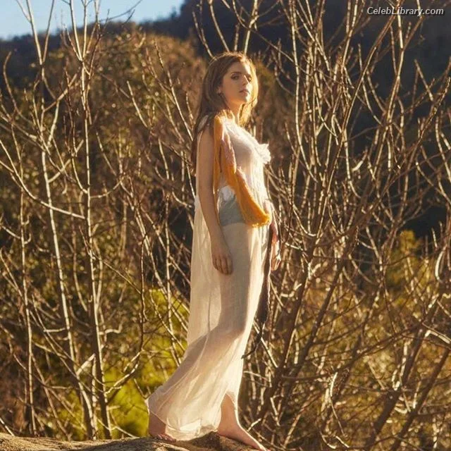 Anna Kendrick photo 19 of 1724