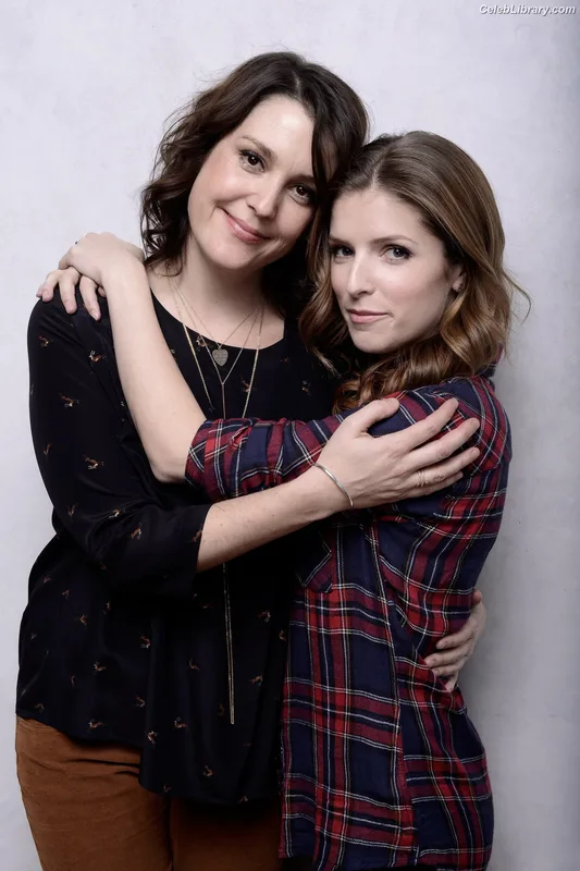 Anna Kendrick photo 1 of 1724