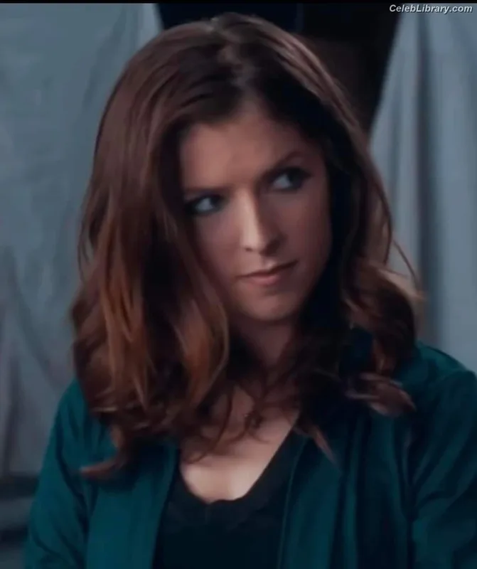 Anna Kendrick photo 7 of 1724